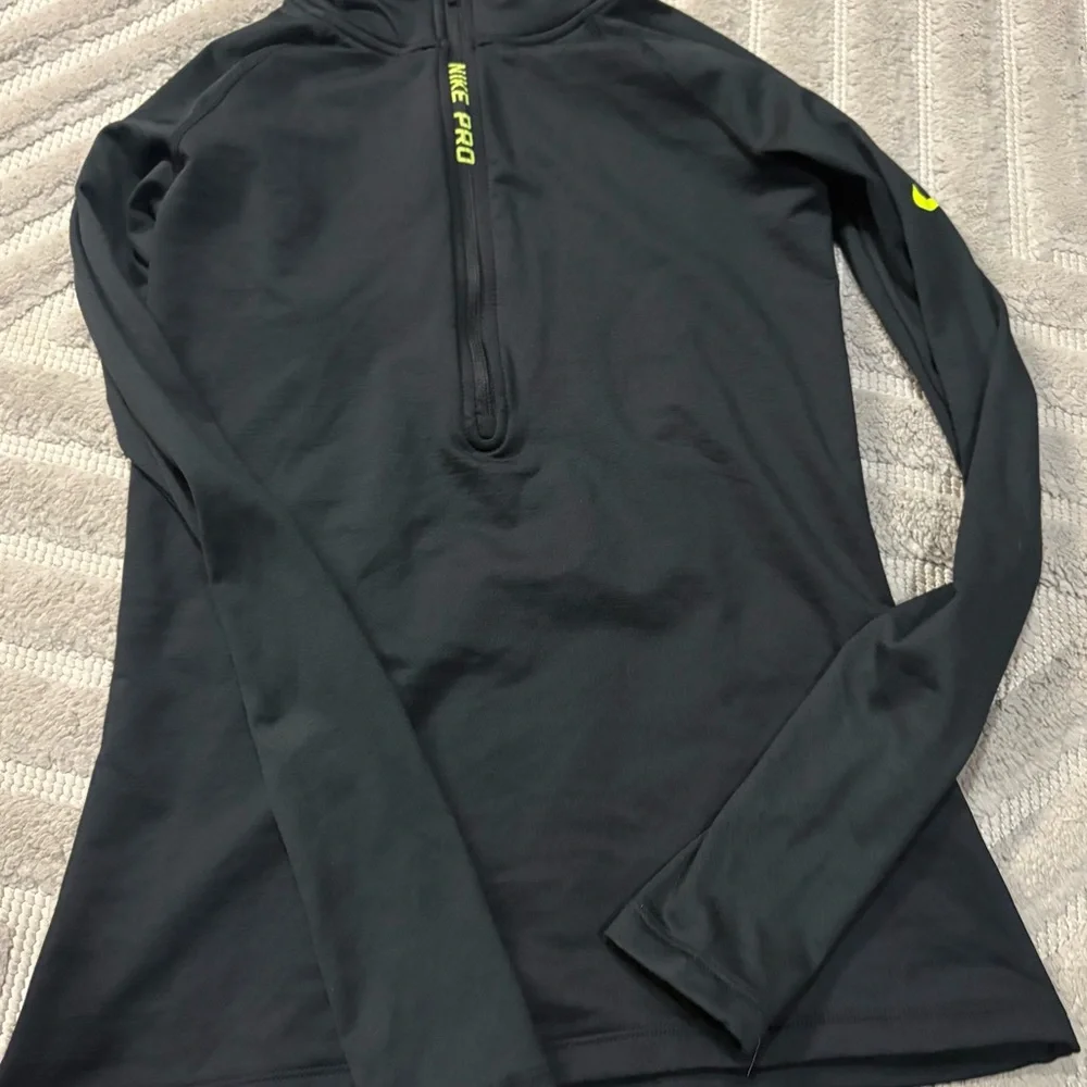 NWOT Nike Pro Hyperwarm Black Top with Neon Accents - Picture 1 of 2